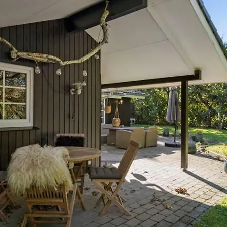 木屋 Close To Water And Forest - With Wilderness Bath 斯凯恩
