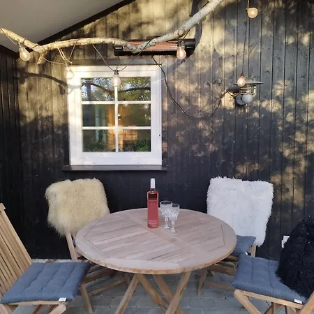 Close To Water And Forest - With Wilderness Bath Chalet *
