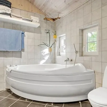 Close To Water And Forest - With Wilderness Bath シャレー Skjern